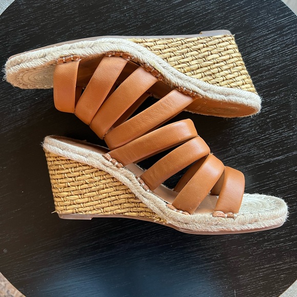 Vince Camuto wedge slide. Carmel color. Size 8. - Picture 4 of 6